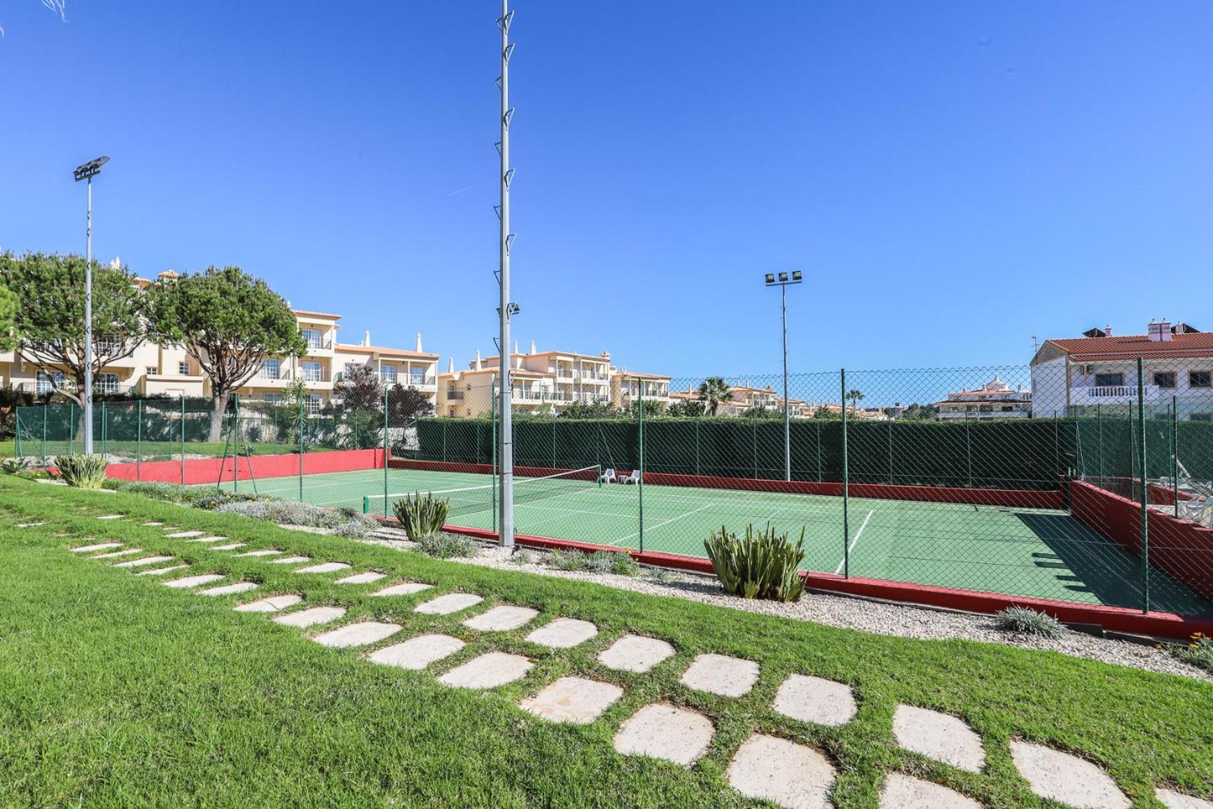 Appartamento Charming Flat 10 Min Walk To Beach Albufeira Esterno foto